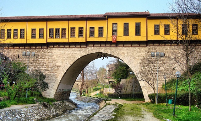 Irgandı_köprüsü-Köprülü_çarşı_veya_çarşılı_köprü,_Bursa